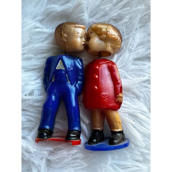 1970s plastic bobble head nodder magnetic kissing dolls Hong Kong - Picture 2 of 8